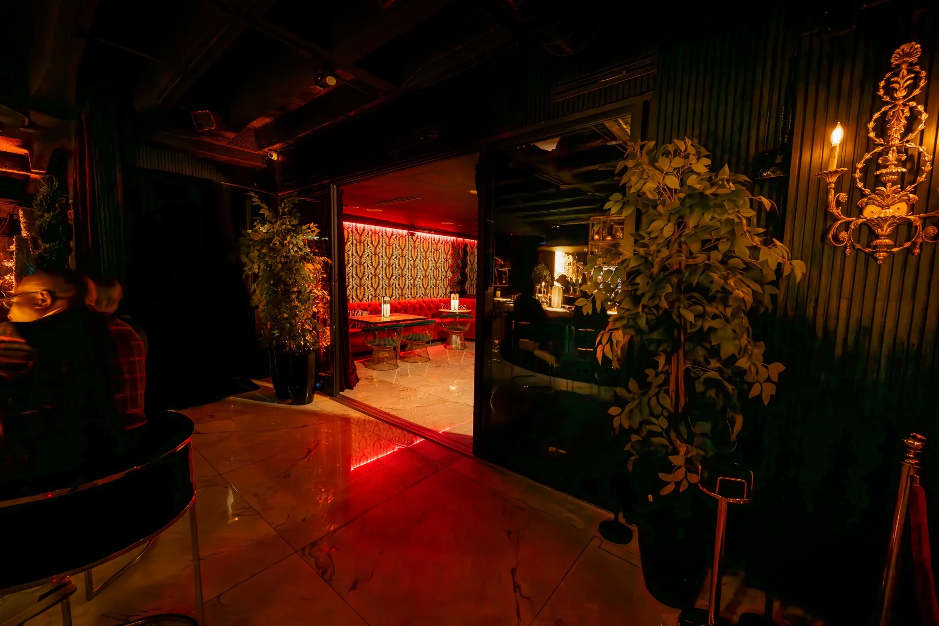 Fancy's cocktail lounge